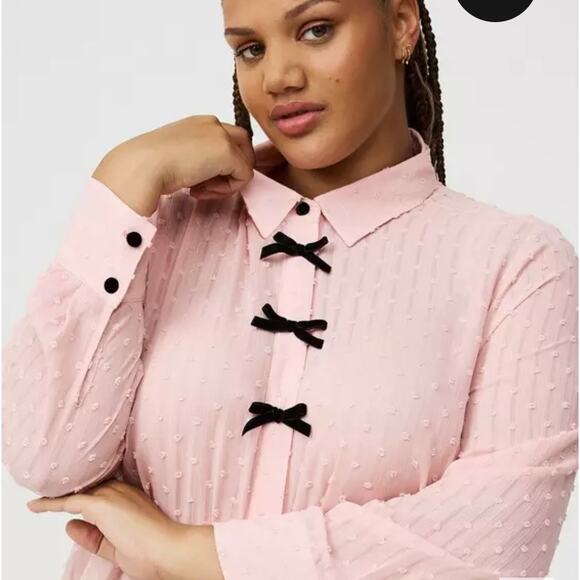 Torrid Pink Chiffon Textured Swiss Dot Semi-Sheer Bow Blouse Size 6X (30) - Picture 3 of 16